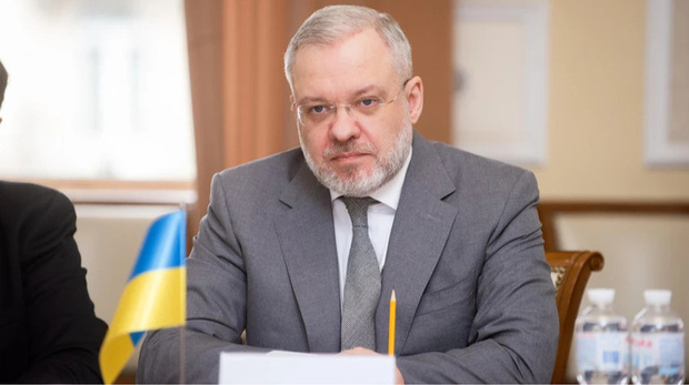 Прислушался. Но наполовину.